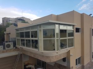 Остекление балкона алюминивые перегородки